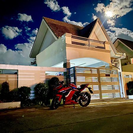 Hillary Timog Park Homes Angeles Exterior foto